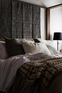 Łóżko lub łóżka w pokoju w obiekcie The Villas of Byron