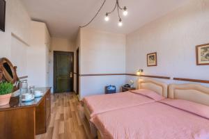 Ένα ή περισσότερα κρεβάτια σε δωμάτιο στο Jolly Hotel 