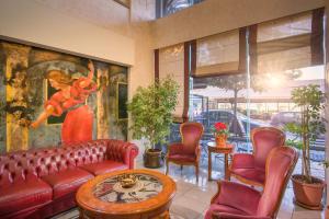 Χώρος καθιστικού στο Jolly Hotel 