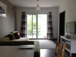 A television and/or entertainment centre at Hannajo apartman