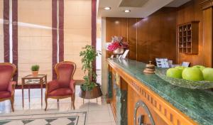 Χώρος καθιστικού στο Jolly Hotel 