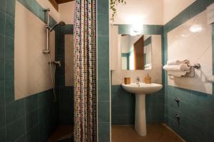 A bathroom at Cabrera House