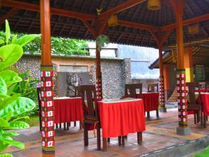 En restaurang eller annat matställe på Suka Sari Cottages