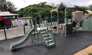 Area giochi per bambini di Gin Gin Budget Accommodation
