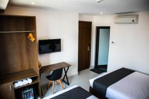 Uma cama ou camas num quarto em Robin Hotel Danang