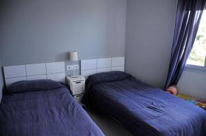 A bed or beds in a room at Marenia, dúplex en primera línea de playa