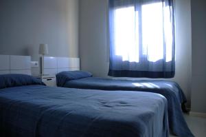 A bed or beds in a room at Marenia, dúplex en primera línea de playa