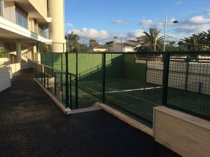 Tennis and/or squash facilities at Marenia, dúplex en primera línea de playa or nearby