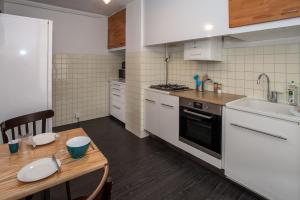 A cozinha ou cozinha compacta de RENTY Côté Parc Parking inclus mais 11 fotos