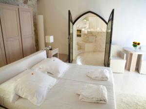 Кровать или кровати в номере La Sommità Relais & Chateaux