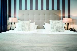 Un pat sau paturi într-o cameră la City Hotel Bosse