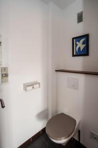 Foto da galeria de RENTY Côté Parc Parking inclus em Marselha