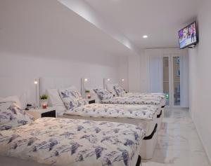 En eller flere senge i et værelse på Hostel Camino de Finisterre