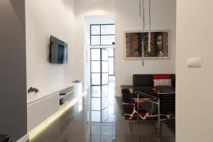 Televízia a/alebo spoločenská miestnosť v ubytovaní Art Room Boutique Apartment