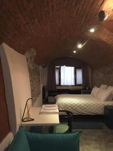 a bedroom with a bed and a desk in a room at All' Ombra del Portico in Bologna