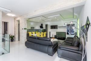 Posedenie v ubytovaní Sea Pearl Luxury Apartment