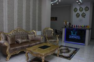 A seating area at Hotel Makona