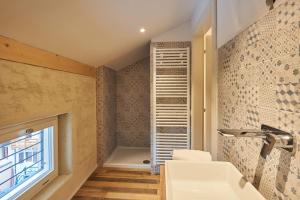 A bathroom at Albola Suite Holiday Apartments Még 37 kép