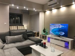 Μια τηλεόραση ή/και κέντρο ψυχαγωγίας στο Super Loft With Acropolis View