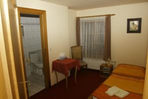 Postel nebo postele na pokoji v ubytování Hotel U Zlateho Andela