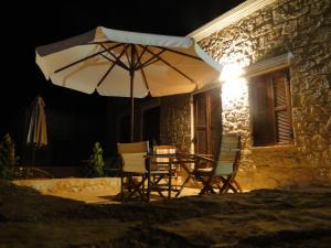 Patio alebo iná vonkajšia časť ubytovania Cohili Villa