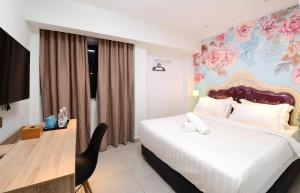 Postel nebo postele na pokoji v ubytování Hotel de Art USJ 21