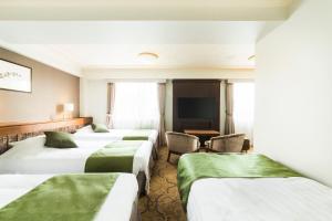 Postel nebo postele na pokoji v ubytování Senri Hankyu Hotel Osaka