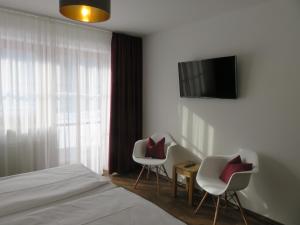 Postel nebo postele na pokoji v ubytování Hotel Garni Schlossblick