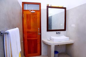 a bathroom with a sink and a mirror at Malu Banna in Aluthgama