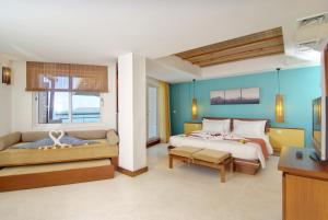 
Een bed of bedden in een kamer bij Laguna Beach Hotel & Spa
