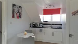 Köök või kööginurk majutusasutuses Park View Studio - Lydiard Millicent Swindon Wiltshire