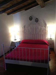 
A bed or beds in a room at B&B Vicolo Vecchio
