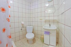 Koupelna v ubytování Magador + 18 fotografií
