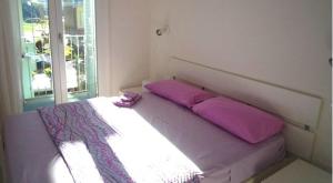 A bed or beds in a room at Kimberly House