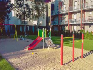 Otroško igrišče poleg nastanitve Apartament Baltic Sand