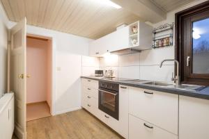 Küche/Küchenzeile in der Unterkunft Haus Innerdorf gemütliches Ferienhaus im Taunus