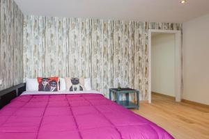 A bed or beds in a room at La Herencia del REGIDOR by Cadiz4Rentals