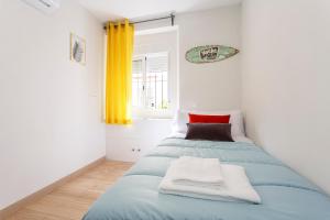 A bed or beds in a room at La Herencia del REGIDOR by Cadiz4Rentals
