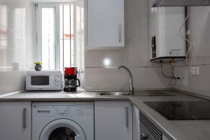 A kitchen or kitchenette at La Herencia del REGIDOR by Cadiz4Rentals