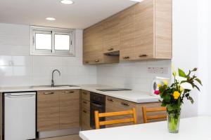 Cucina o angolo cottura di Helios Bay Hotel and Suites