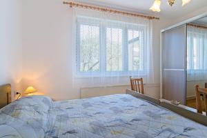 Postel nebo postele na pokoji v ubytování Apartmani Dorita