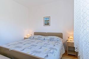 Postel nebo postele na pokoji v ubytování Apartmani Dorita