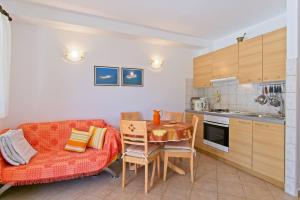 Kuchyň nebo kuchyňský kout v ubytování Apartmani Dorita