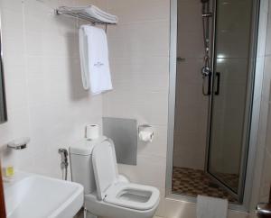 A bathroom at Hotel Monte Carlo