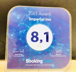 Um certificado, prêmio, placa ou outro documento exibido em Imperial Inn Hospedaje Turistico