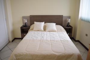 En eller flere senge i et værelse på Alojamiento Castelnouvo, Entre Ríos, Guayaquil, Ecuador