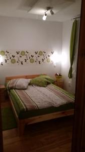 Кровать или кровати в номере Sofias Apartment