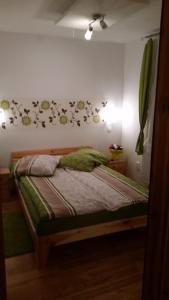 Łóżko lub łóżka w pokoju w obiekcie Sofias Apartment