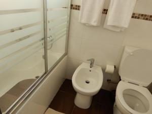 Koupelna v ubytování Guesthouse Coimbra City
