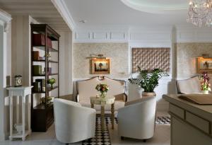 a living room with two chairs and a table at De Gaulle Boutique Hotel in Kharkiv